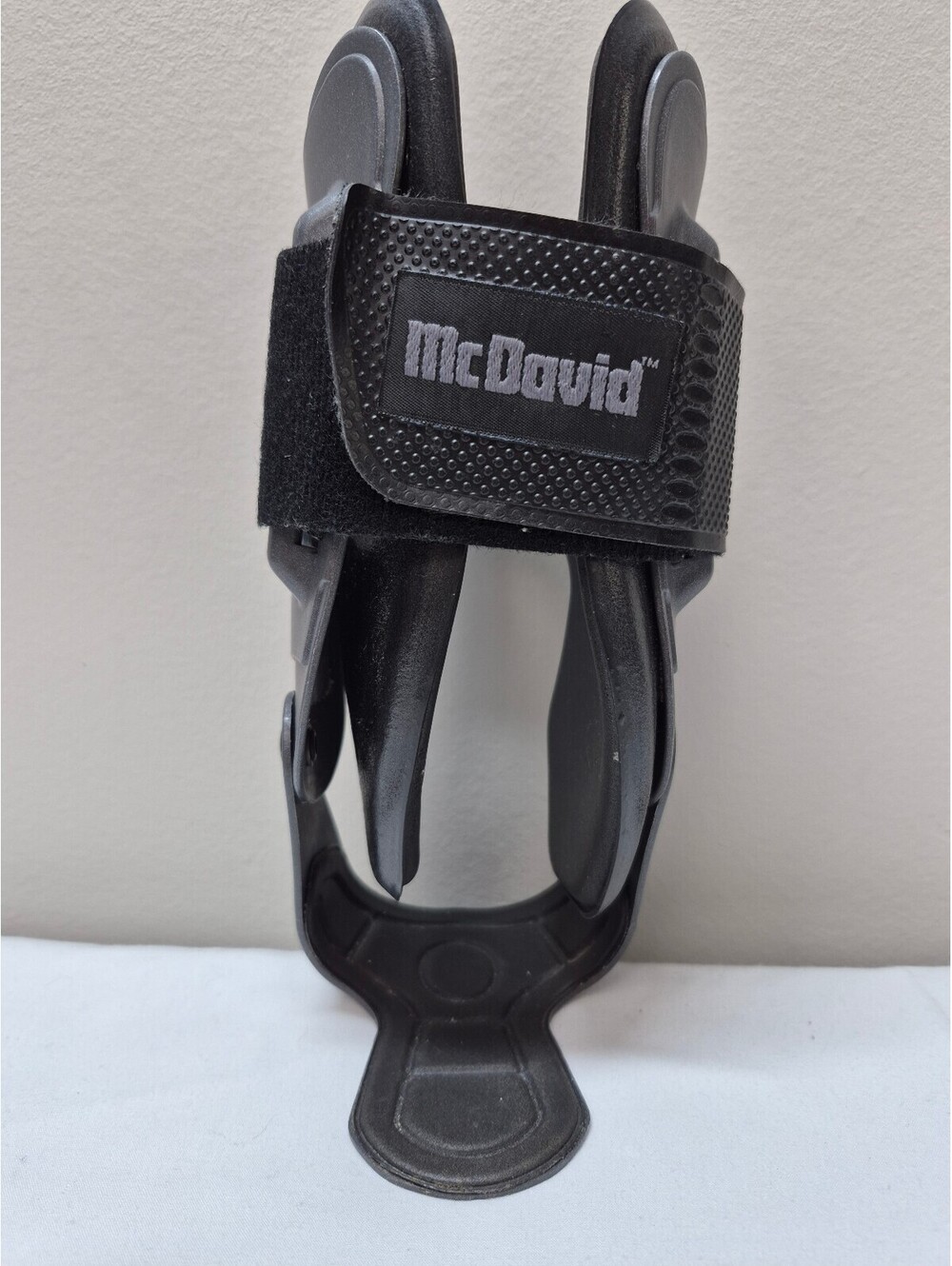 McDavid Ultra Ankle Brace Support with Adjustable Strap, Sz M, Black/Grey B438